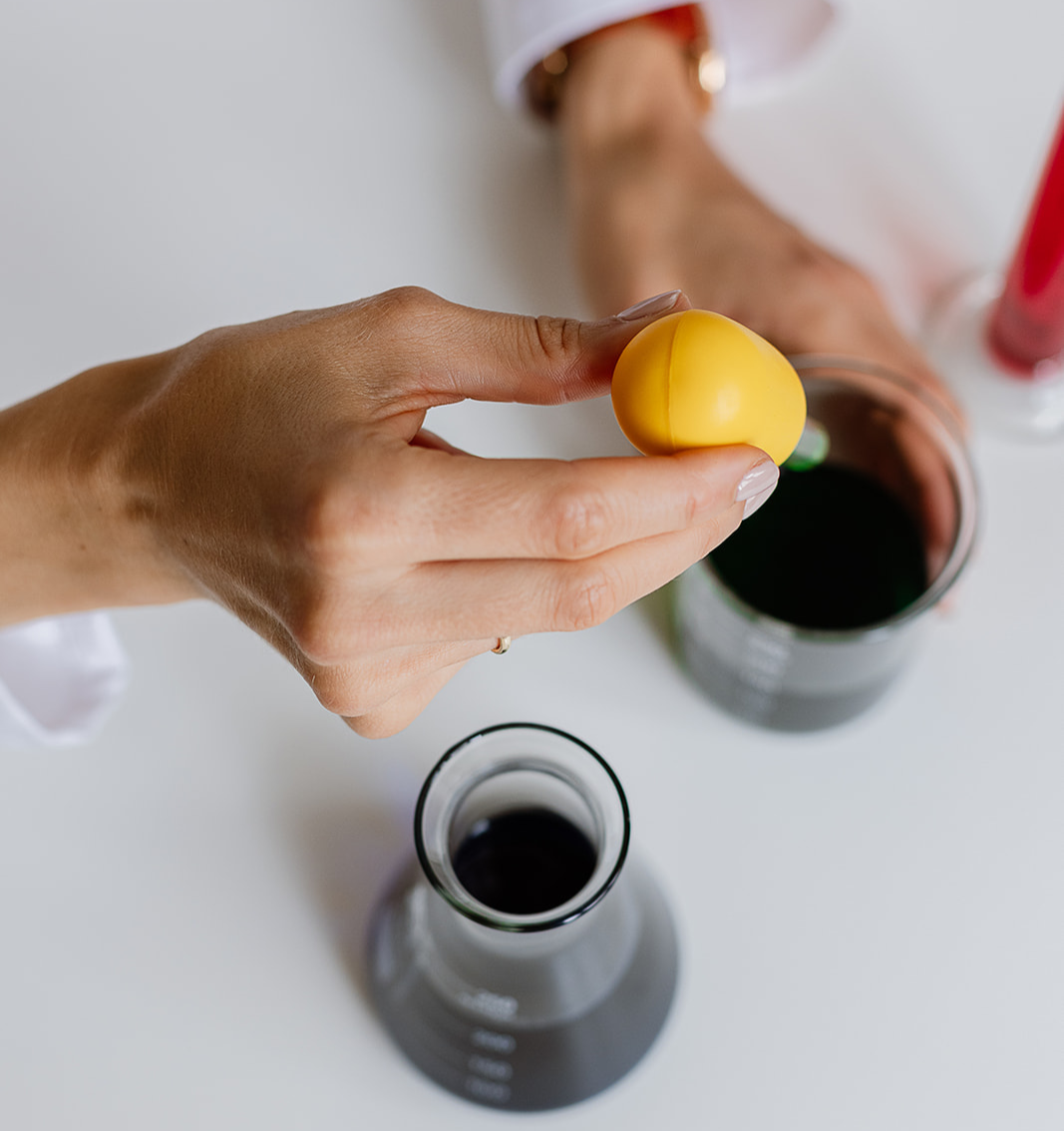 Hand mit Pipette